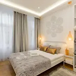Holidays Fashion Apartament *